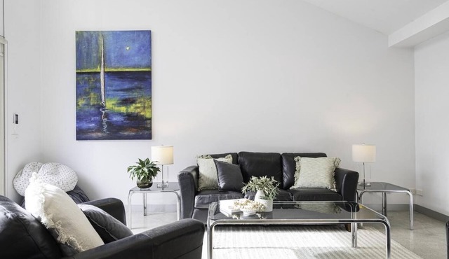 StayCentral - Fairfield 4Br Home - Perry St, Fairfield - 4 Bedrooms, 6 Beds, 1 Bathrooms, 1 secure undercover parking spot and free street parking. in Fairfield