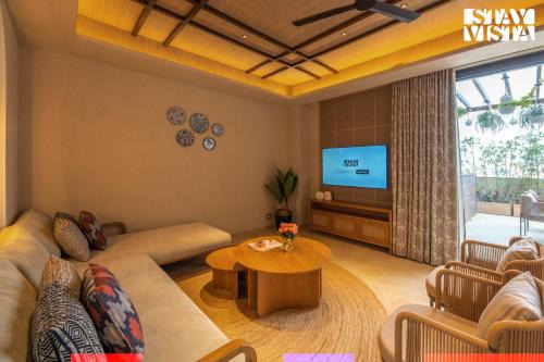 StayVista at Miorah Chalet with WiFi, Pool, TV