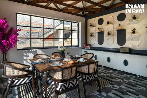 StayVista at The River Story - Raison with Lawn, BBQ