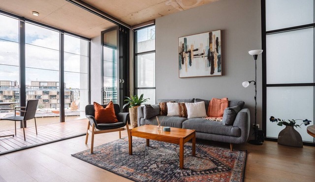 Stunning 1-Bed Above Foreshore with Water Views in Kingston