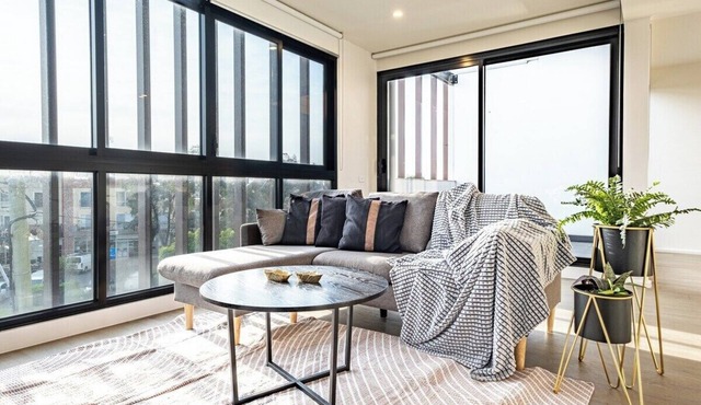 Stunning 2BR loft Maribyrnong+free parking+balcony in Maribyrnong