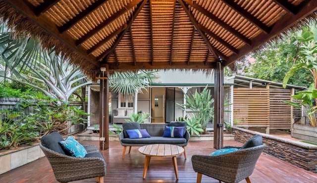 Stunning Four Bedroom Home -4 Car Parks in Kangaroo Point