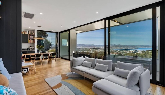 Stunning home with Breathtaking Views in New Town