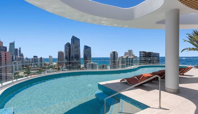 Stunning L19 Dlx 3 Bedroom Apt w/Hinterland Views in Broadbeach