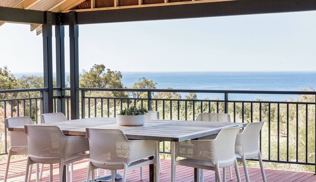 STUNNING TWO-STOREY FAMILY FRIENDLY HOLIDAY HOME IN BEAUTIFUL EAGLE BAY in Eagle Bay