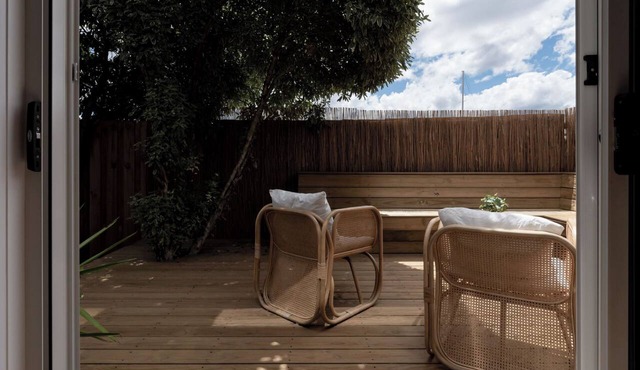 Stylish 3BR Hideaway 7 Mins to CBD + Parking in Kings Meadows