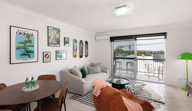 Stylish Bulimba Apartment with City Views in Bulimba