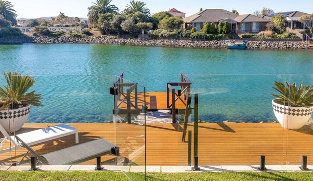 Summer Bay House—Lakefront Escape at Encounter Bay in Encounter Bay