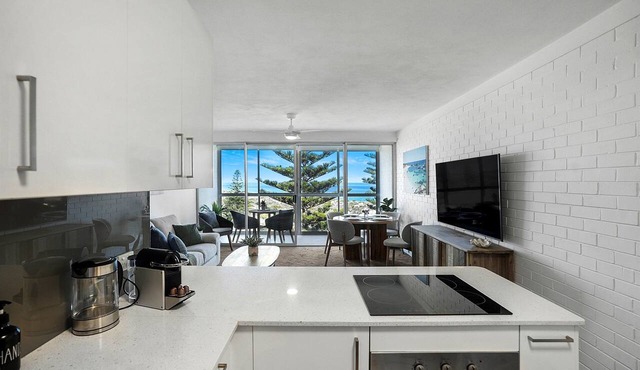Sunset Oceanview Family Haven 100m from the beach in Scarborough