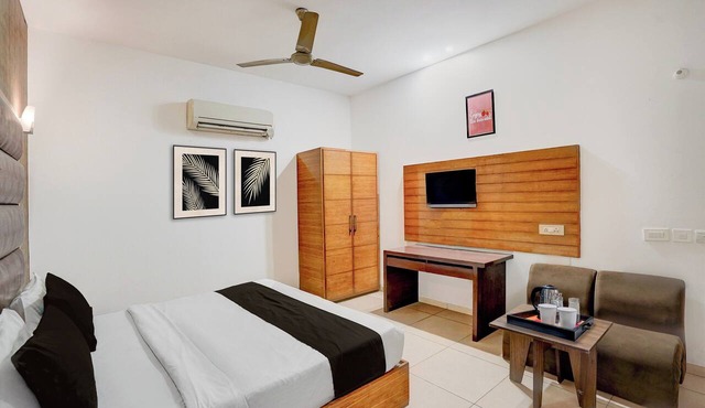 Super Townhouse by Zirakpur Bus Stand