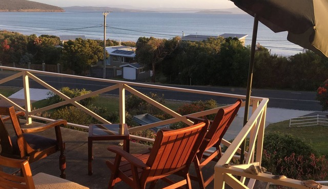 Surf Beach House - Park Beach - amazing views, sun & surf. Walk to the beach. in Dodges Ferry