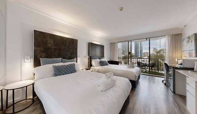 Surfers Paradise Studio 2Bed 50m from Breachfront in Surfers Paradise
