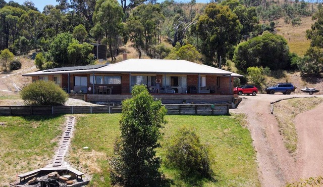 Sustainable retreat on 20 acres of lake hillside in BONNIE DOON