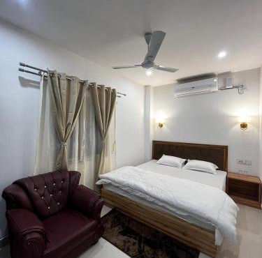Swagat Guest House Walking distance from New LGBI Airport Terminal -2