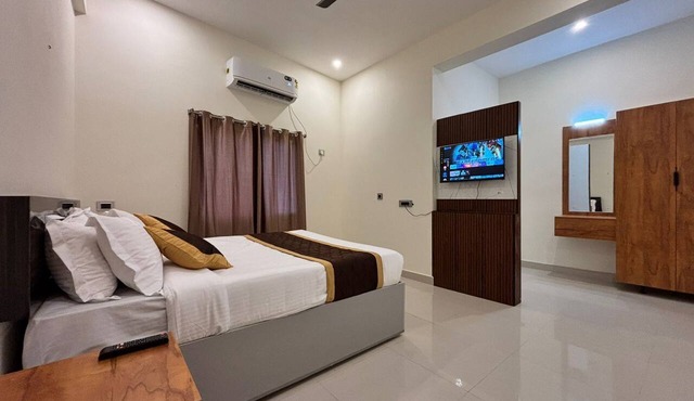 Thamira Grand Palace