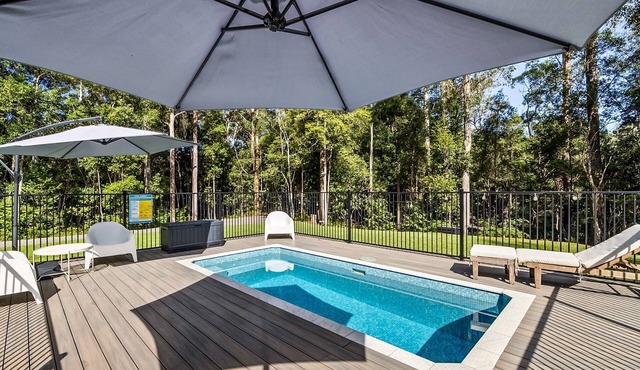 The Falls Hideaway: Pool, Firepit & Outdoor Bliss in Cooloolabin