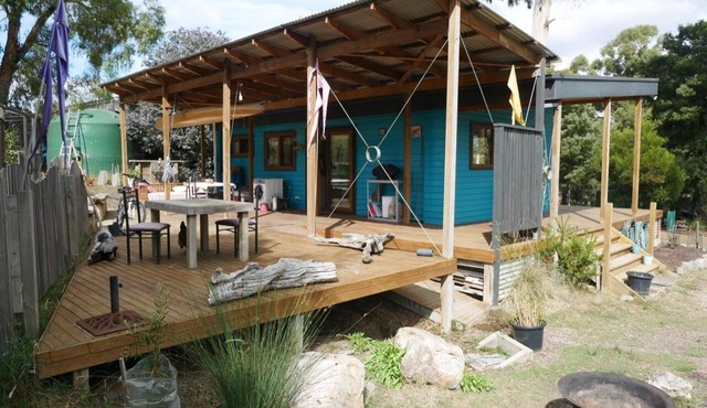 The Hut; simple, close to coast and bush, low impact, warm and comfortable in Abels Bay