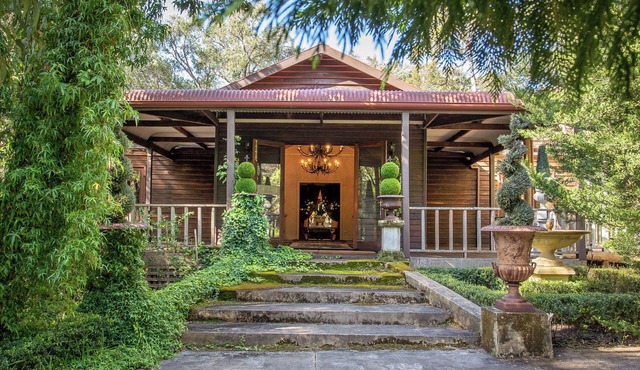 The Lodge - a romantic retreat in Burnside
