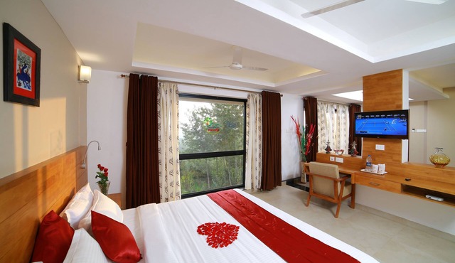 The Munnar Queen
