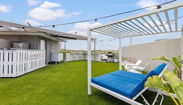 The Penthouse Mooloolaba, Private Luxury Rooftop Apartment - Small dog friendly! in Mooloolaba