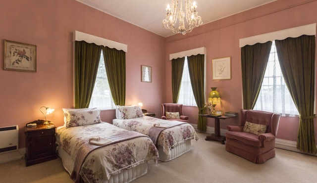The Racecourse Inn in Longford