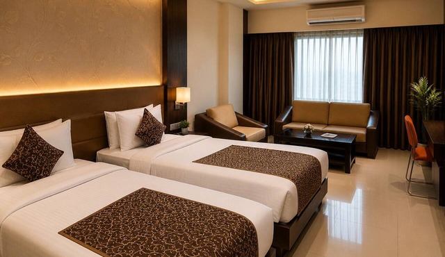 The Regaal - 5 mins from Railway Station in Jalgaon