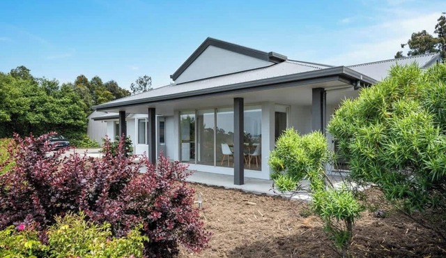 "The Rest Retreat" 3 Bed, 2 Bath - 15 mins to CBD. in Kingston
