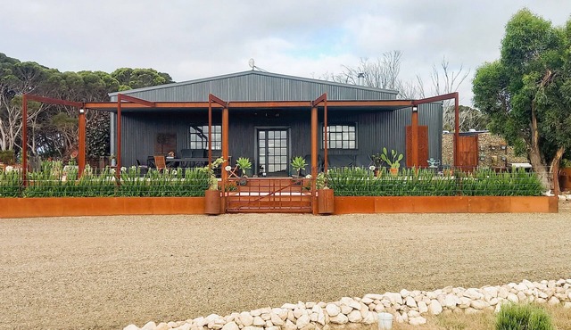 The Rusty Kangaroo - Spectacular Ocean View Premium Couples Retreat in Dudley West
