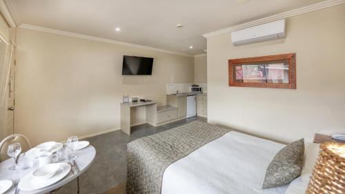 The Saltbush Motor Inn in Hay