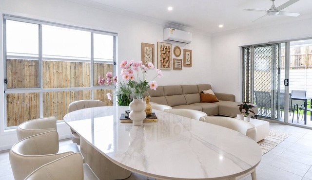 The Willow House | Modern Family Retreat in Park Ridge