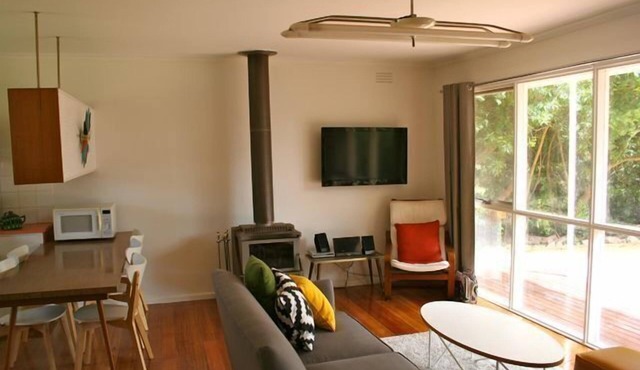 This delightful renovated 3 bedroom property sits on the border of Rye. in Rye