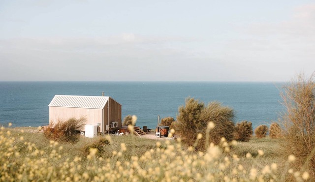 Tove - Off-grid Tiny House by the Sea in North Cape