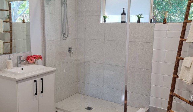Tranquil Space in newly renovated Cottage in Cooroibah in Cooroibah