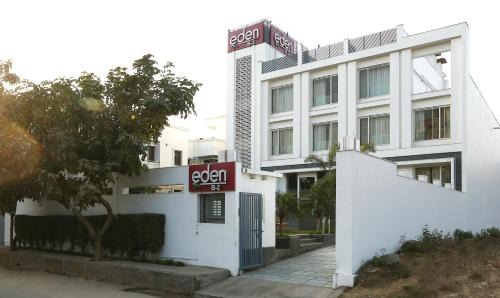 Treebo Premium Eden Residency Near Sec 29 in Gurgaon