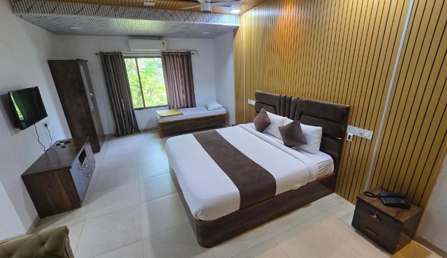 TreeDev Blessings Resort and Farmhouse, Palghar in Sofāle