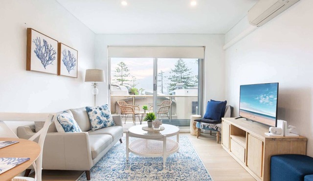 Trendy Apartment on Dee Why Beach in Dee Why