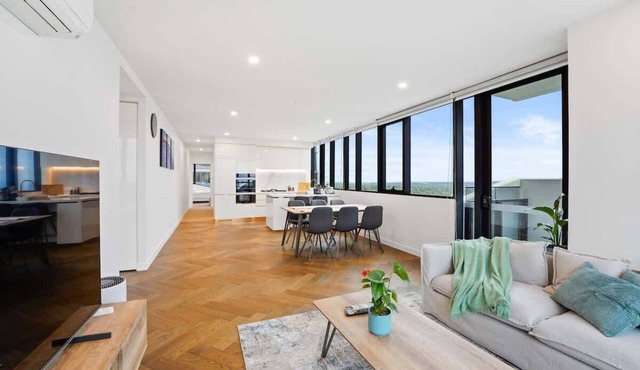 Trio Box Hill - Lux 3BR Penthouse Beauty w parking in Box Hill