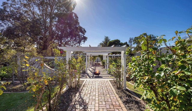 Tusmore - Direct Beach Access, Pool, Spa, Gardens in Merricks Beach