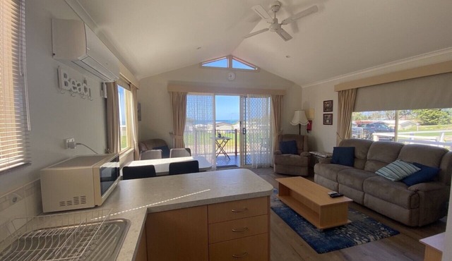 Two bedroom cabin in Apollo Bay's most popular Holiday Park in Apollo Bay