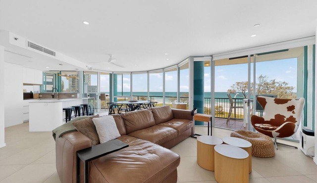 Two-Bedroom Ocean View Apartment (1 King & 1 Double) in Gold Coast