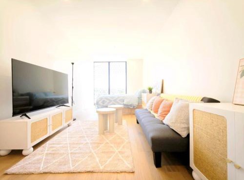 UG24 - Box Hill Bright and Cozy Hotel Style One Bedroom Suite Kitchenette Ideal for Short Stays in Box Hill