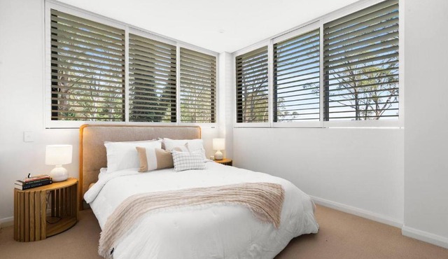 Upper North Shore Haven - A Tranquil Treetop Escape in Turramurra