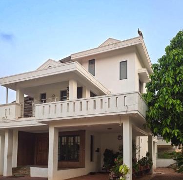 UrbanEase Properties - Chris Dale in Mangalore
