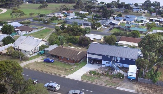 User-friendly, efficiently designed two-bedroom modern apartment in Meningie in Meningie