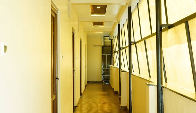 Vasu Inn - Rooms in Valparai