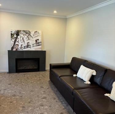 Versatile summer beach house or cosy winter retreat! in Mandurah