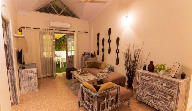 Villa lagoon on hill One mile from anjuna beach/sunburn party