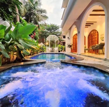 Villa Laz by hnh