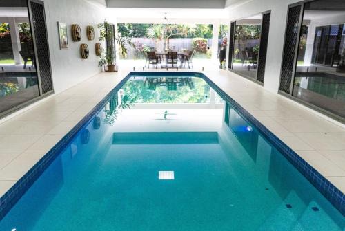Villa Maasai - Coastal Luxury With a Heated Pool in Trinity Beach