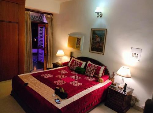 Vintage apartment Quite Breezy Terrace two bedroom apartment with WiFi